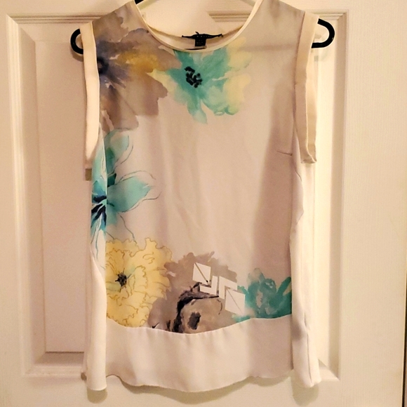 Ladies Top - Picture 1 of 3